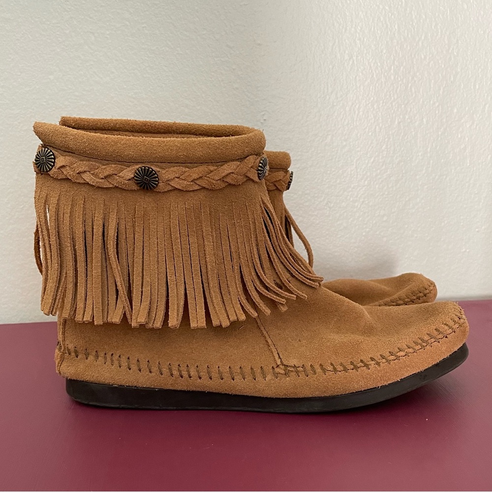 Minnetonka High Top Back Zip Boot. Size 7.